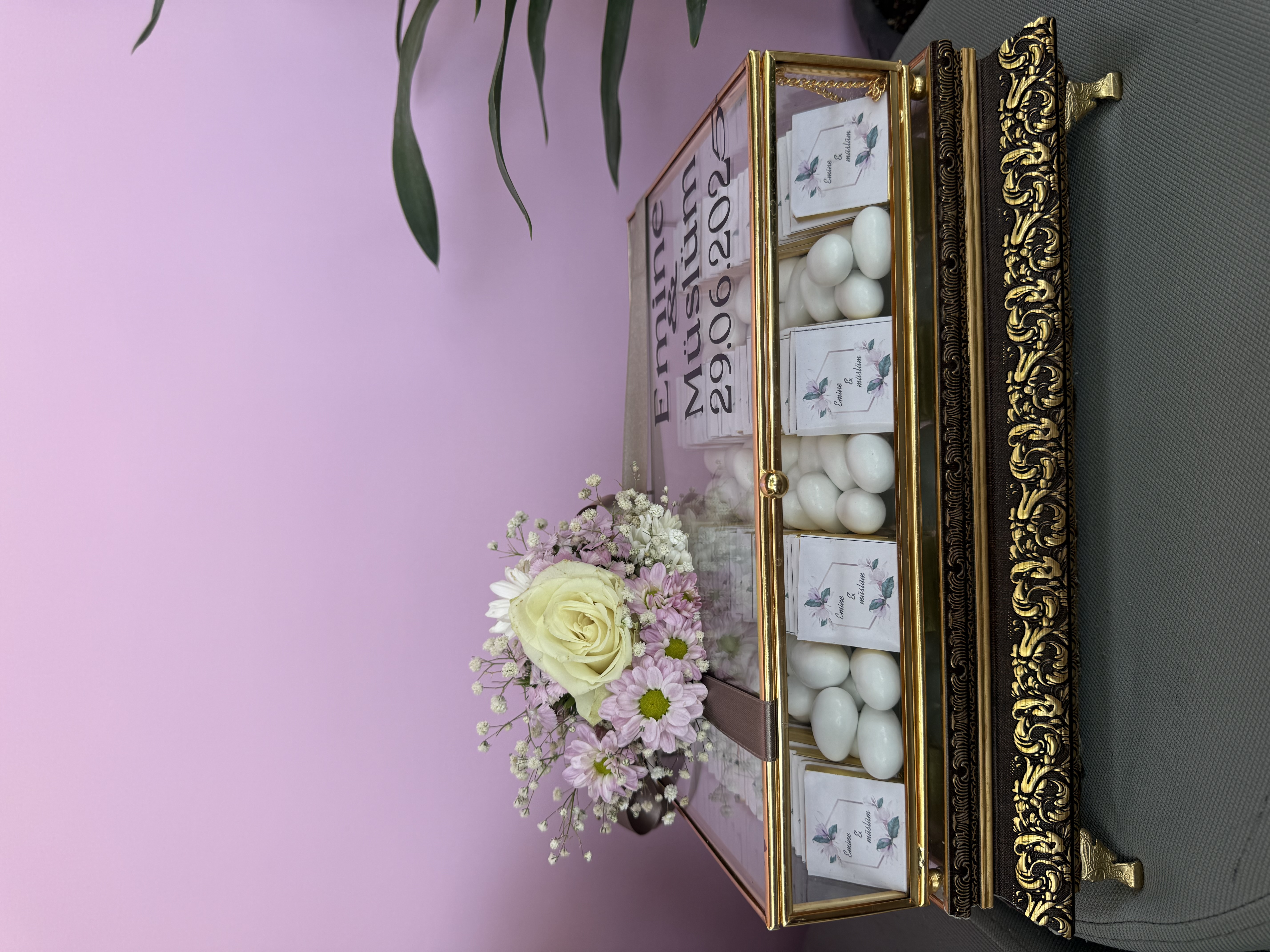 Kadife kutu kadife gül & cam sandık çikolata