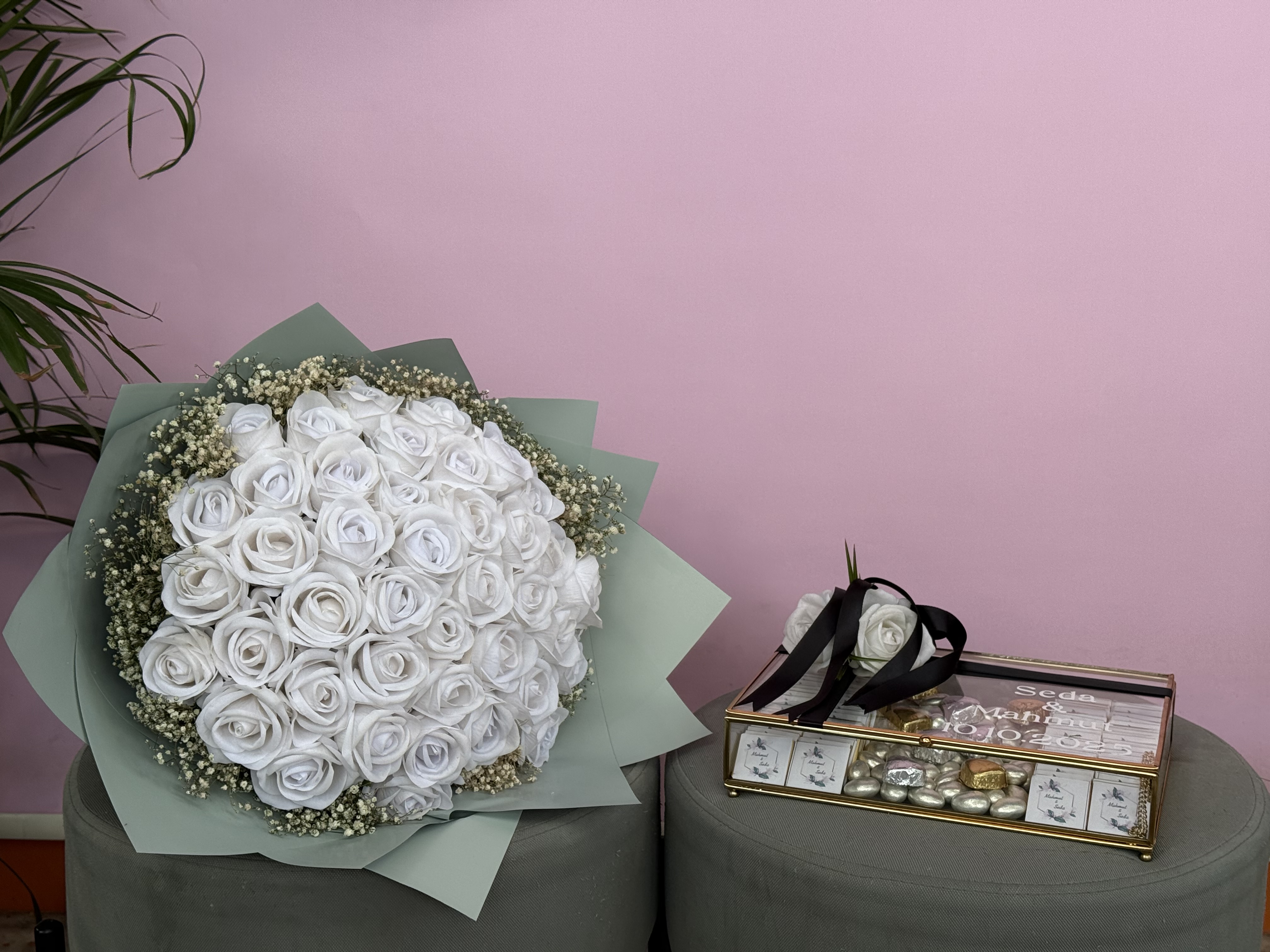 41 kadife gül & cam sandık çikolata