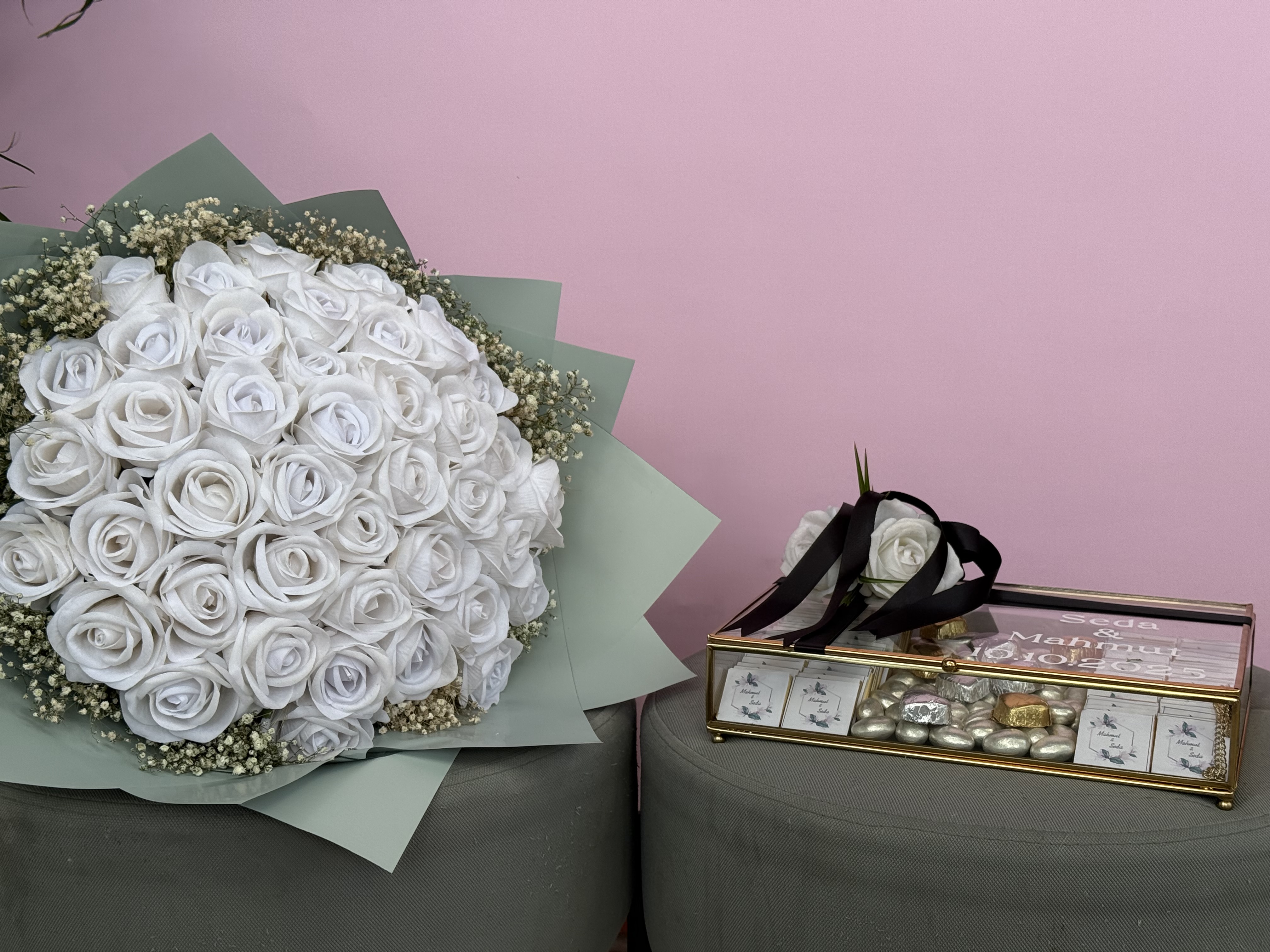 41 kadife gül & cam sandık çikolata