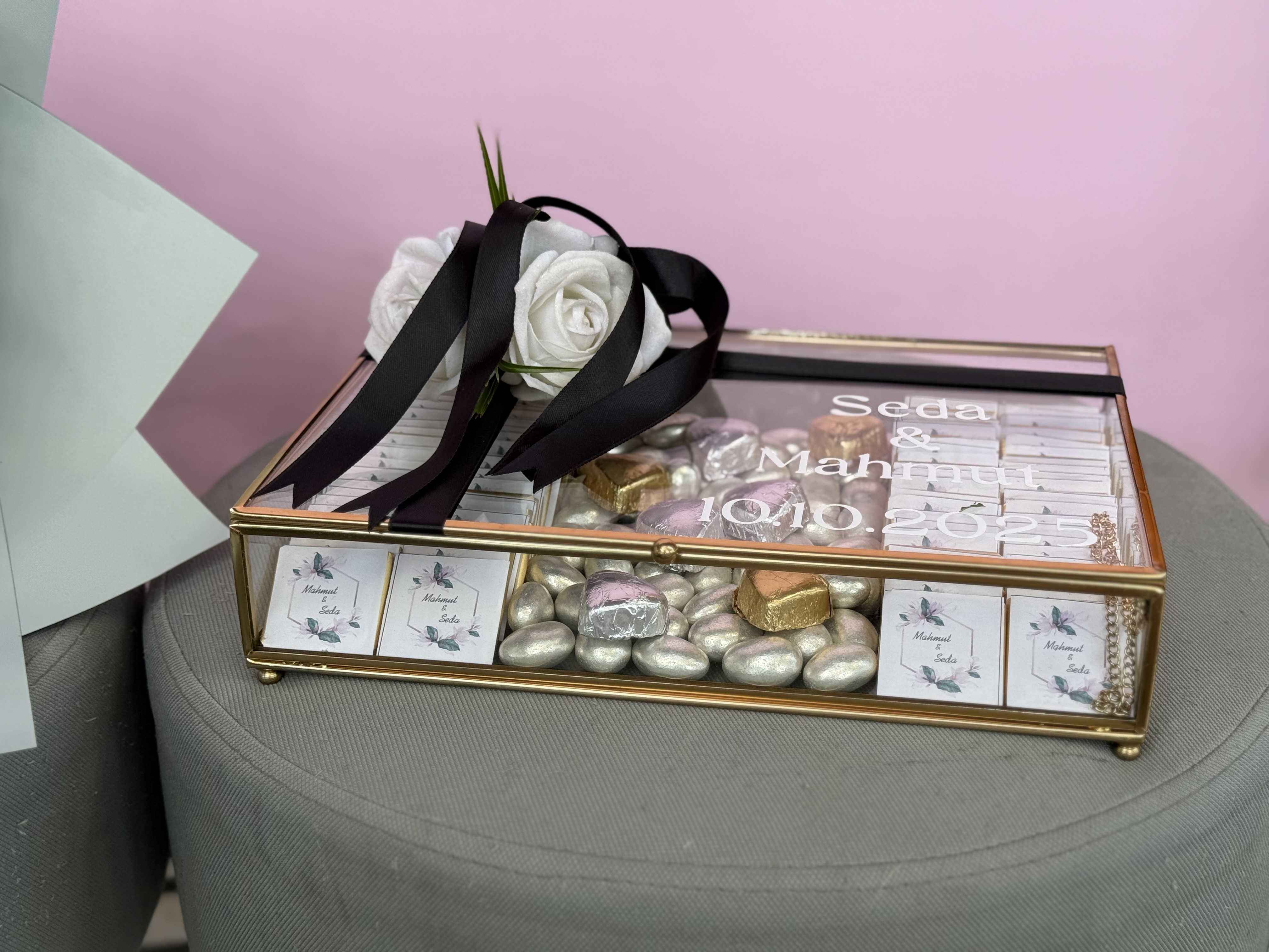 41 kadife gül & cam sandık çikolata