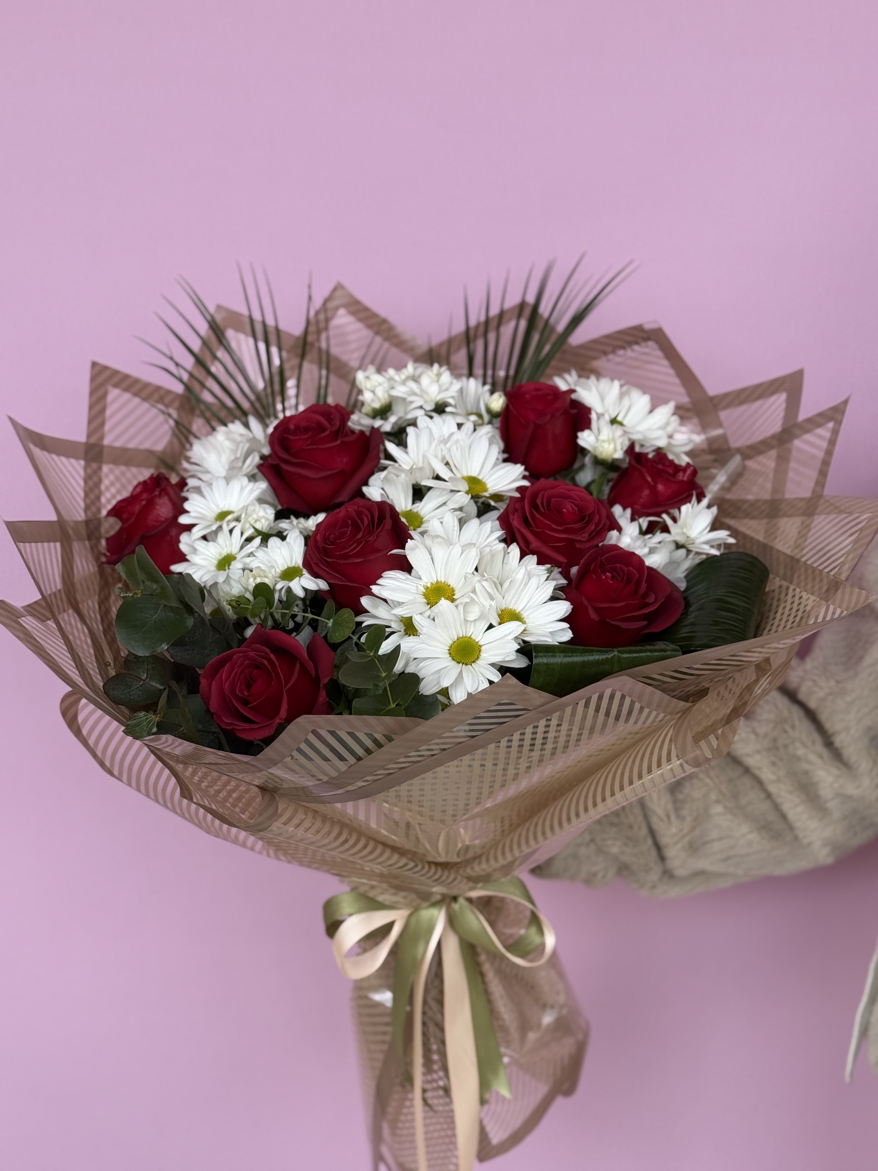 8 gül ve papatya buketi