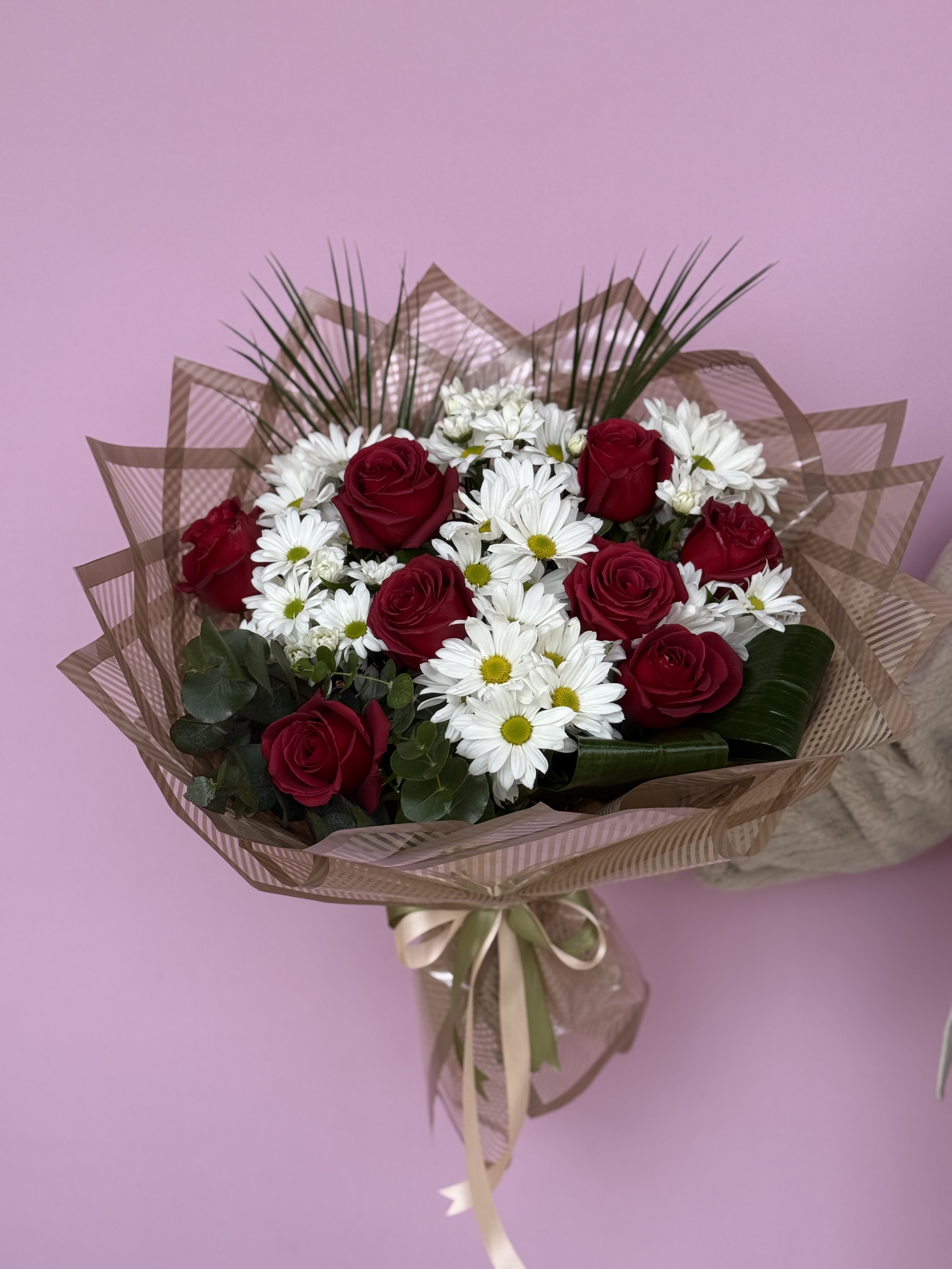 8 gül ve papatya buketi