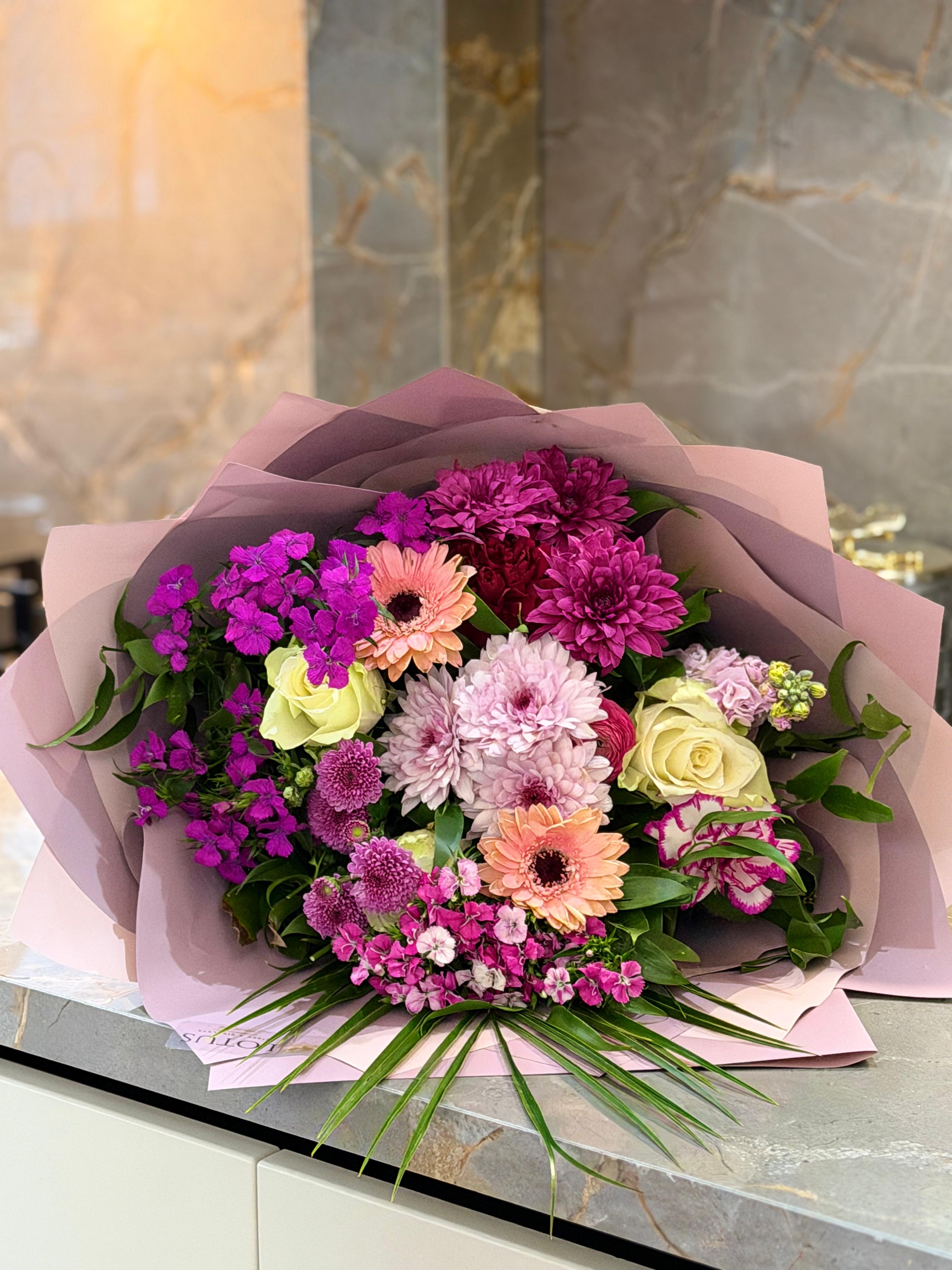 İthal güllü karışık buket