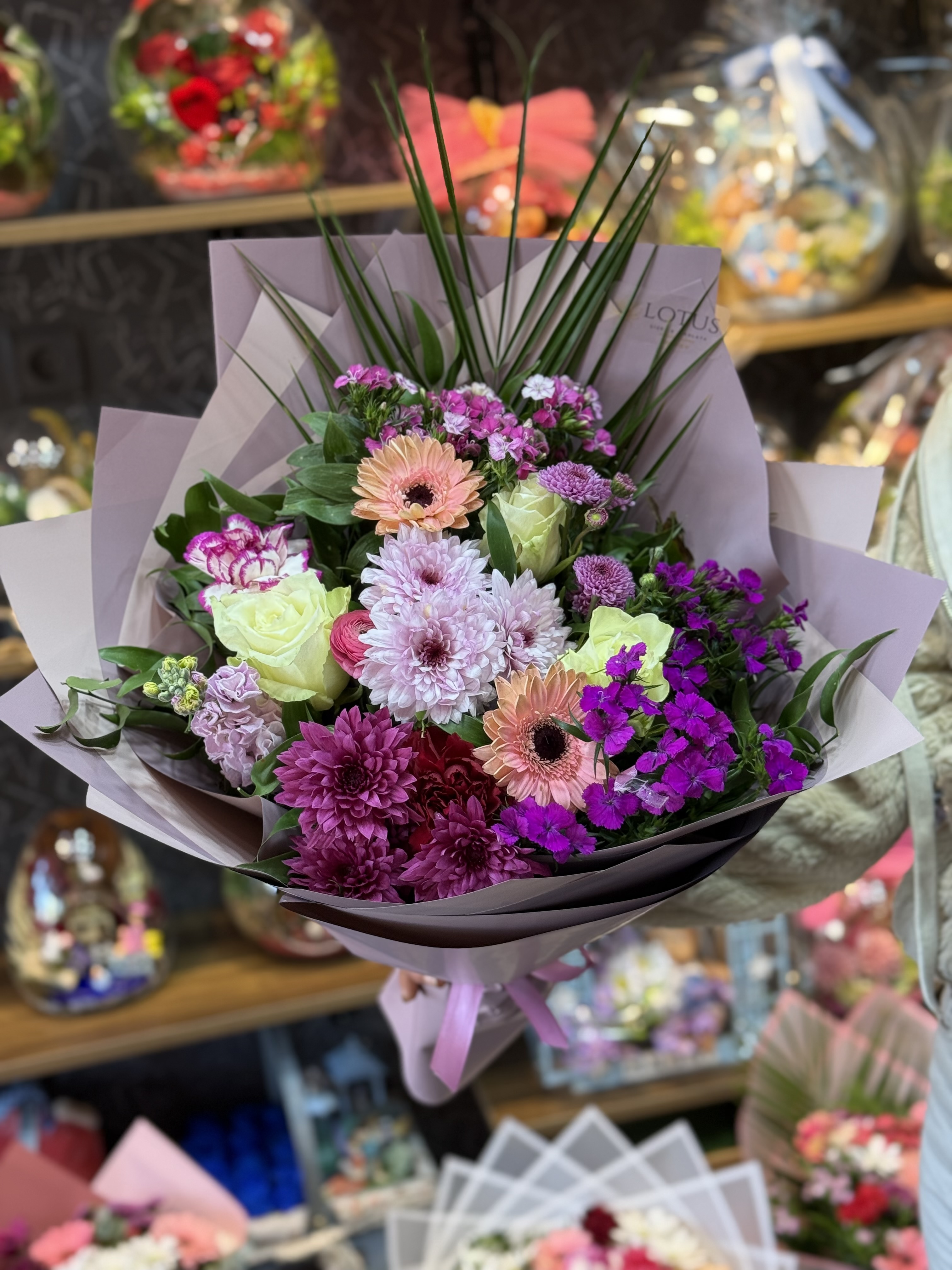 İthal güllü karışık buket