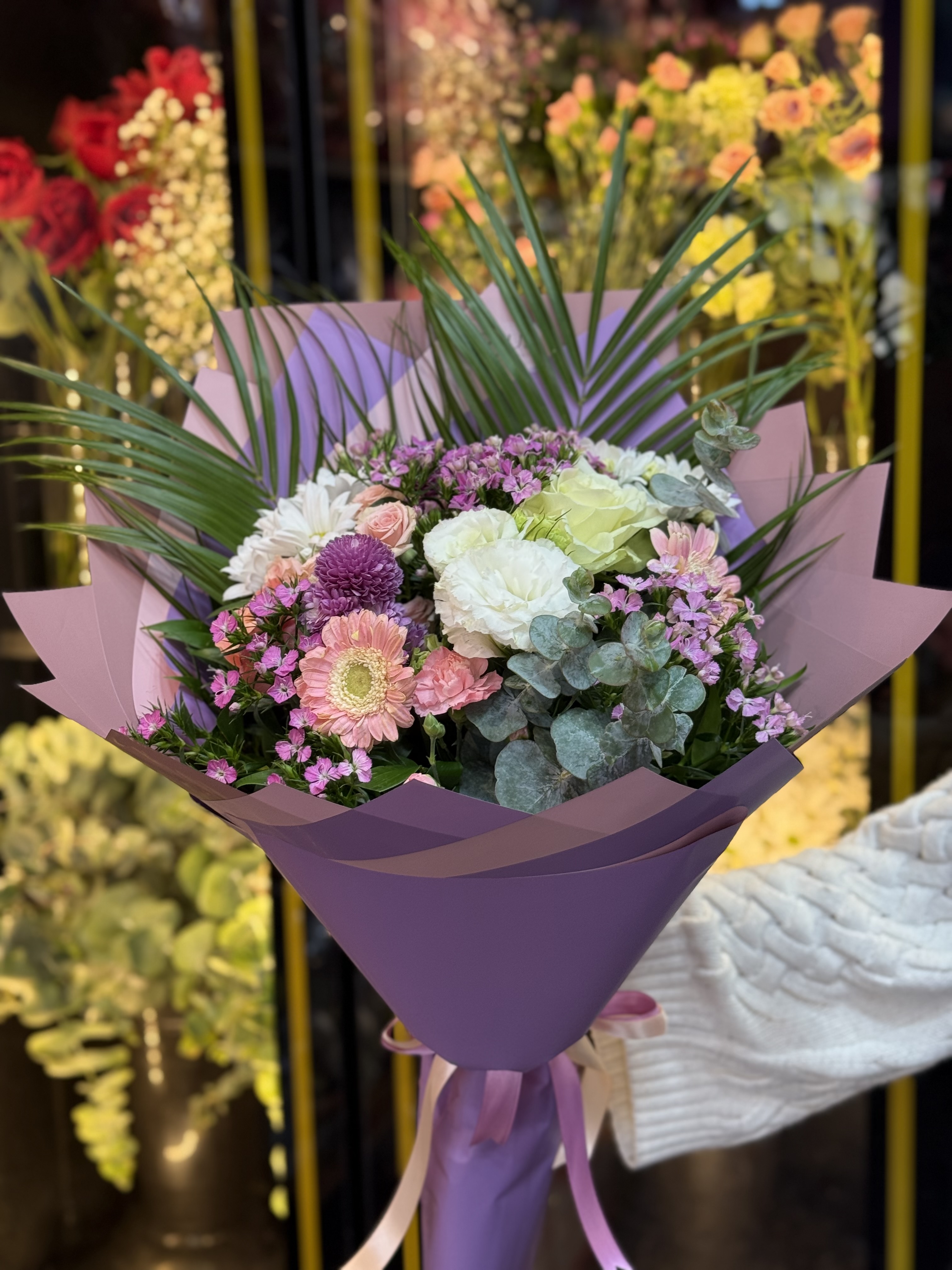 Karışık pembe buket & bolçi çikolata çantalı