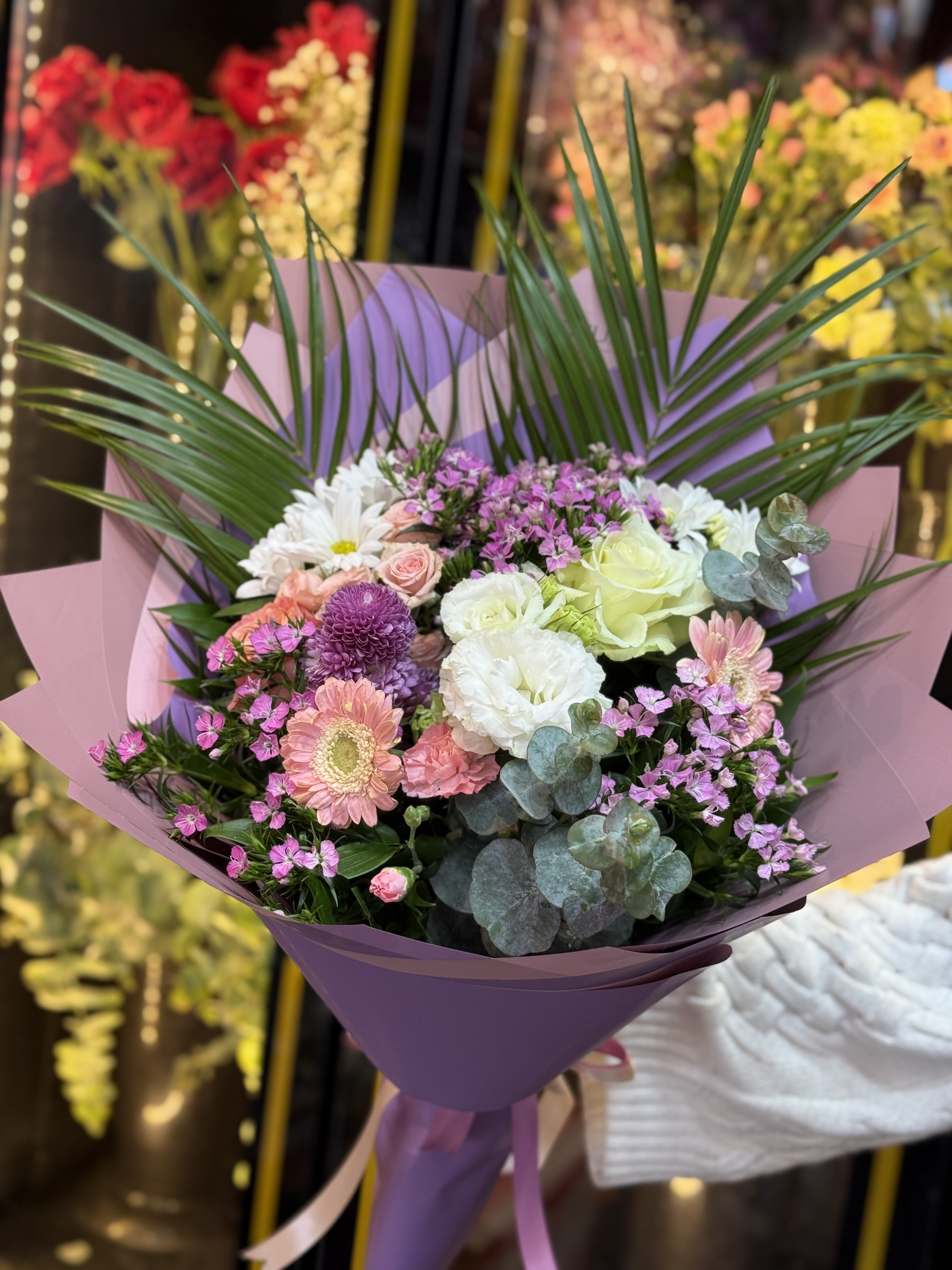 Karışık pembe buket & bolçi çikolata çantalı