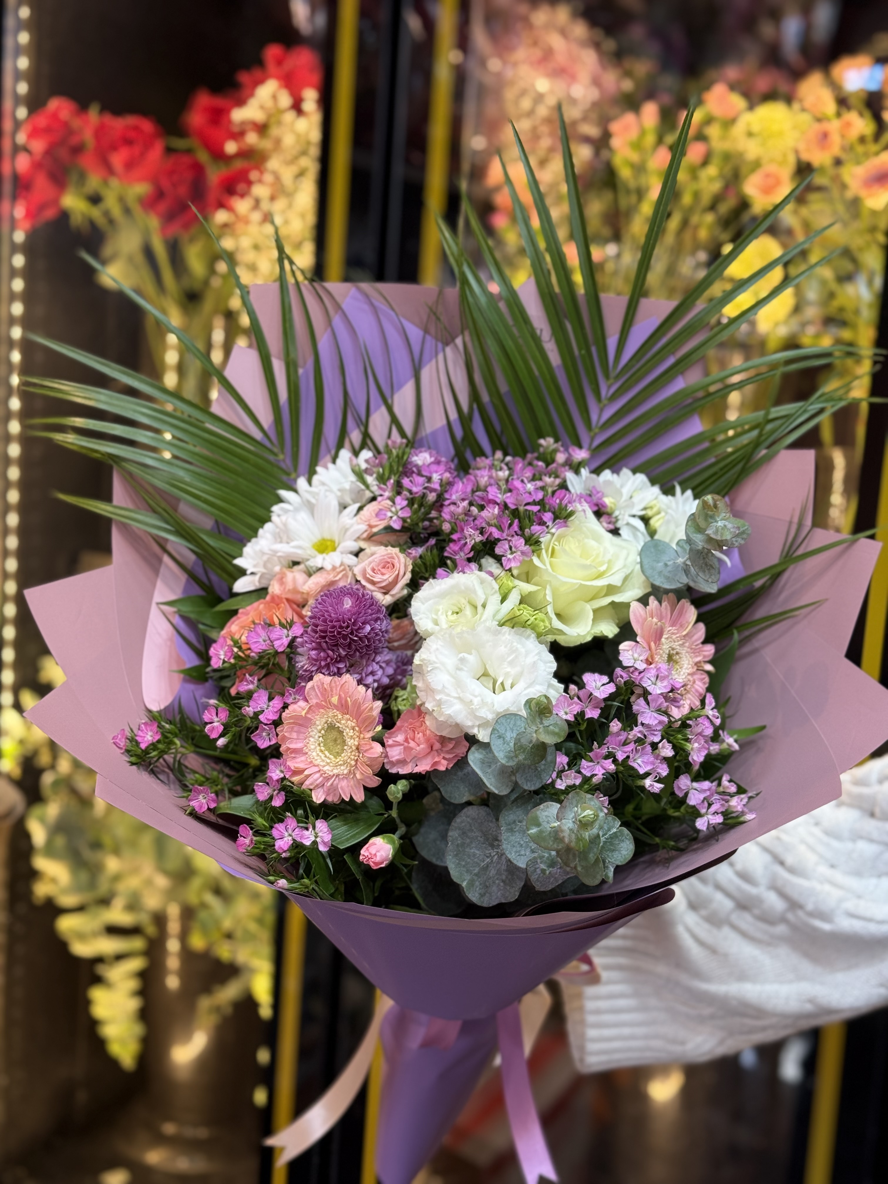 Karışık pembe buket & bolçi çikolata çantalı