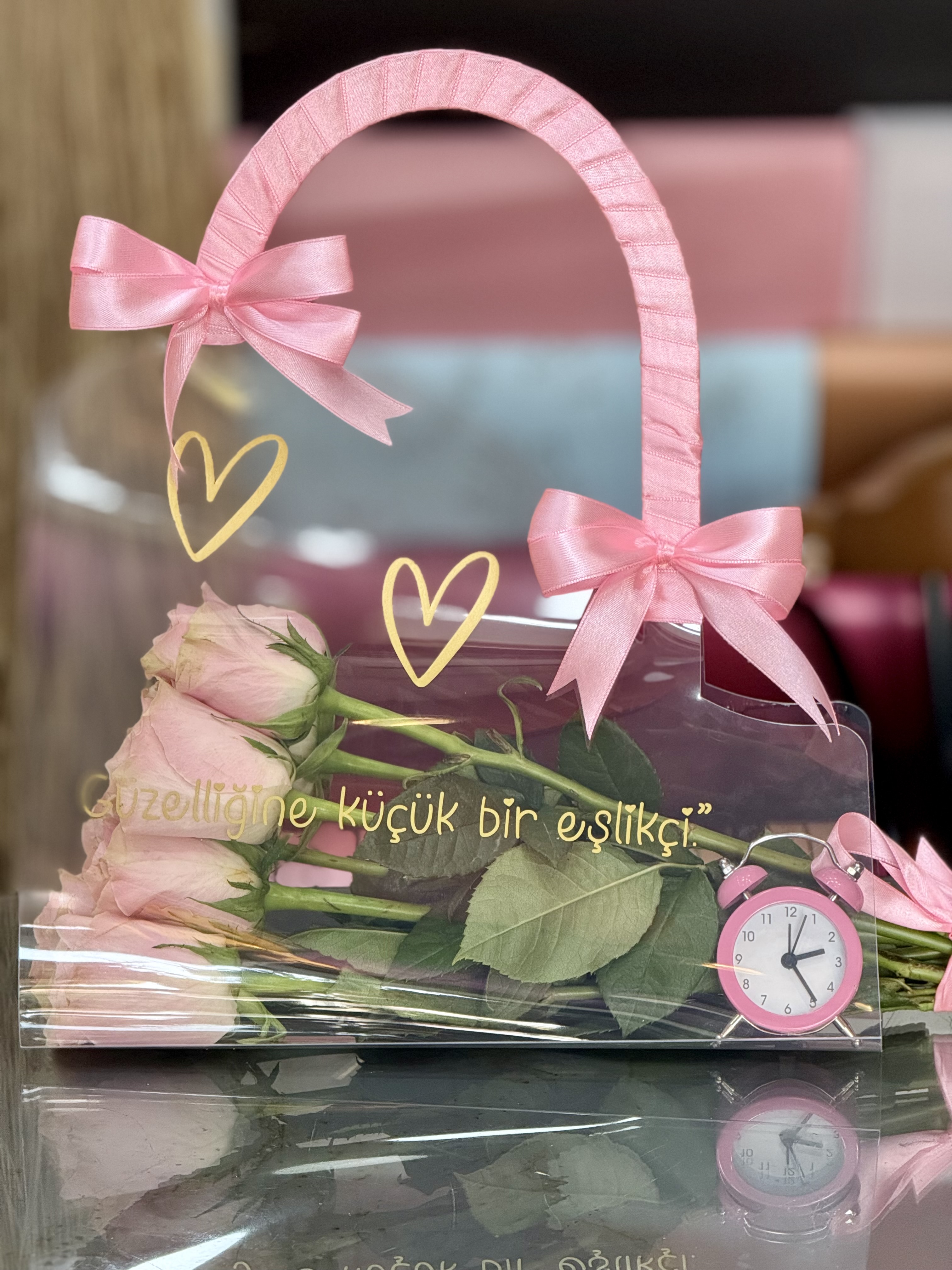 Canlı pembe gül çantalı