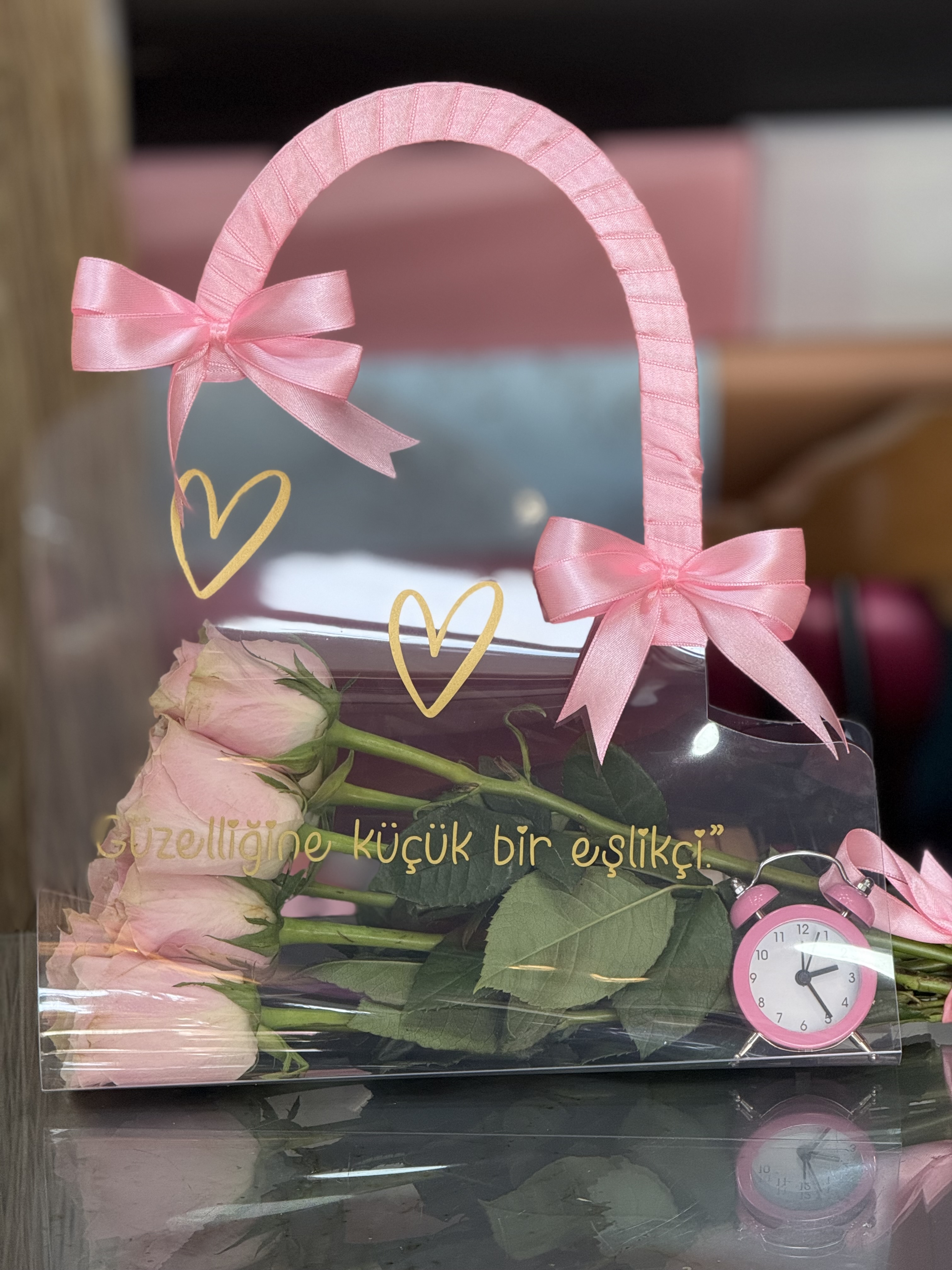 Canlı pembe gül çantalı