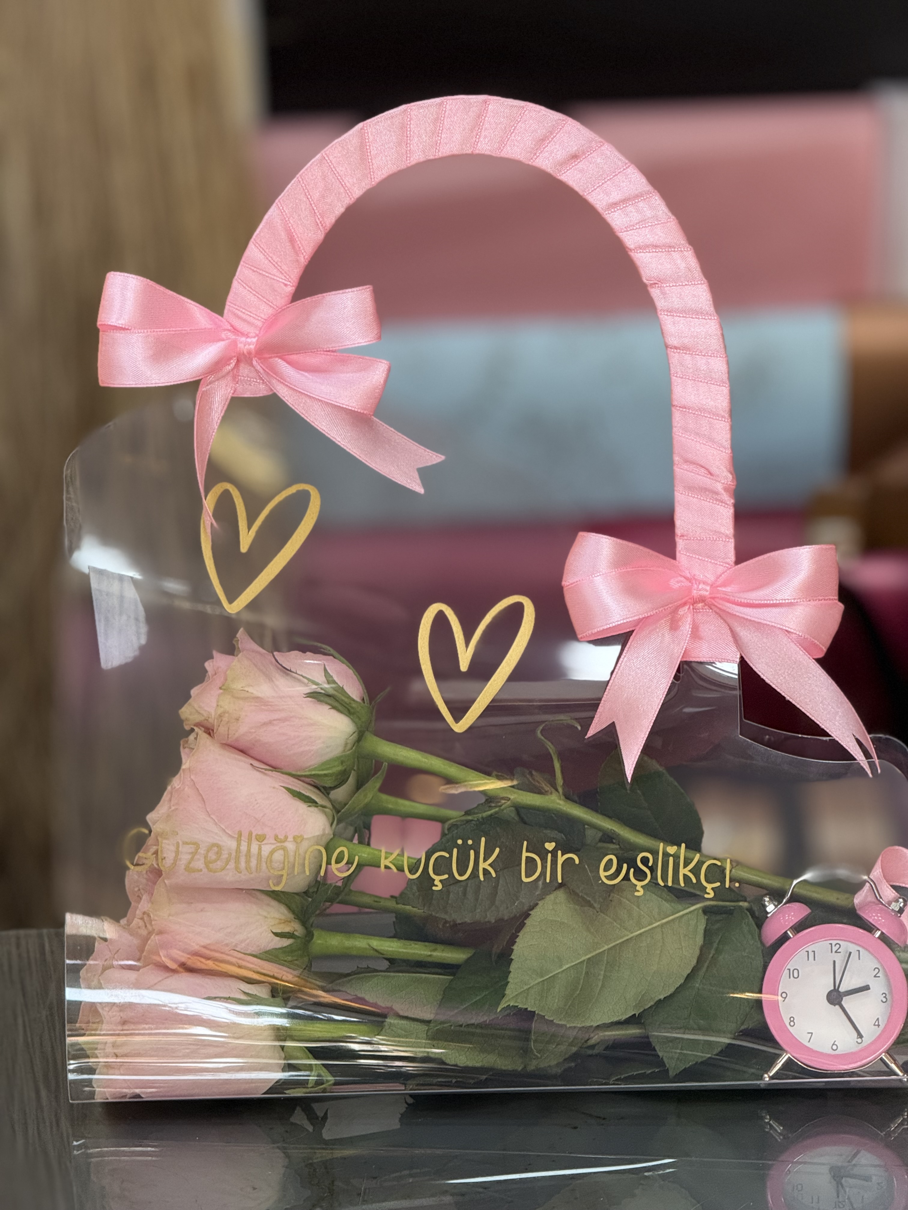 Canlı pembe gül çantalı