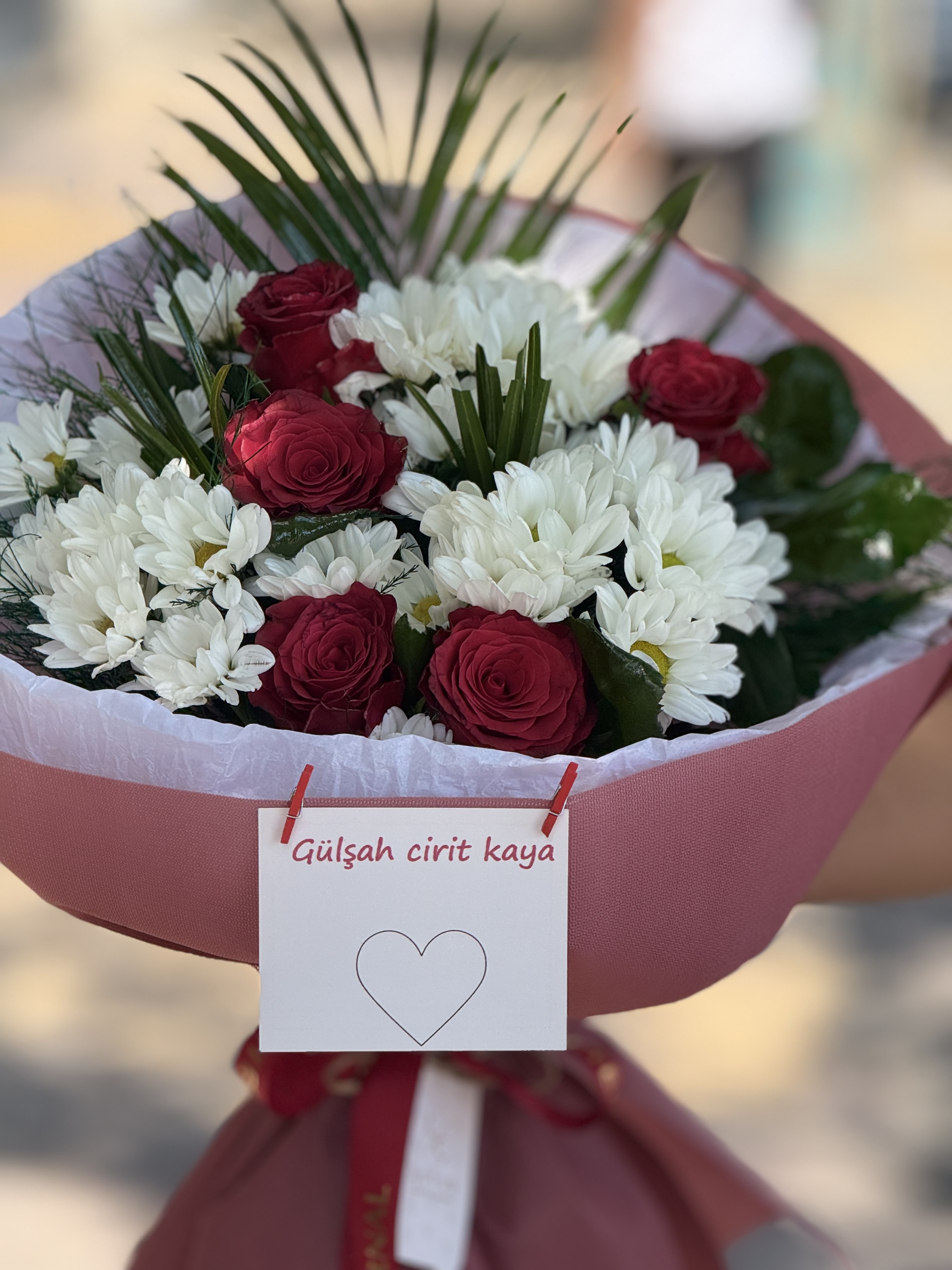 5 gül papatya Rus buketi